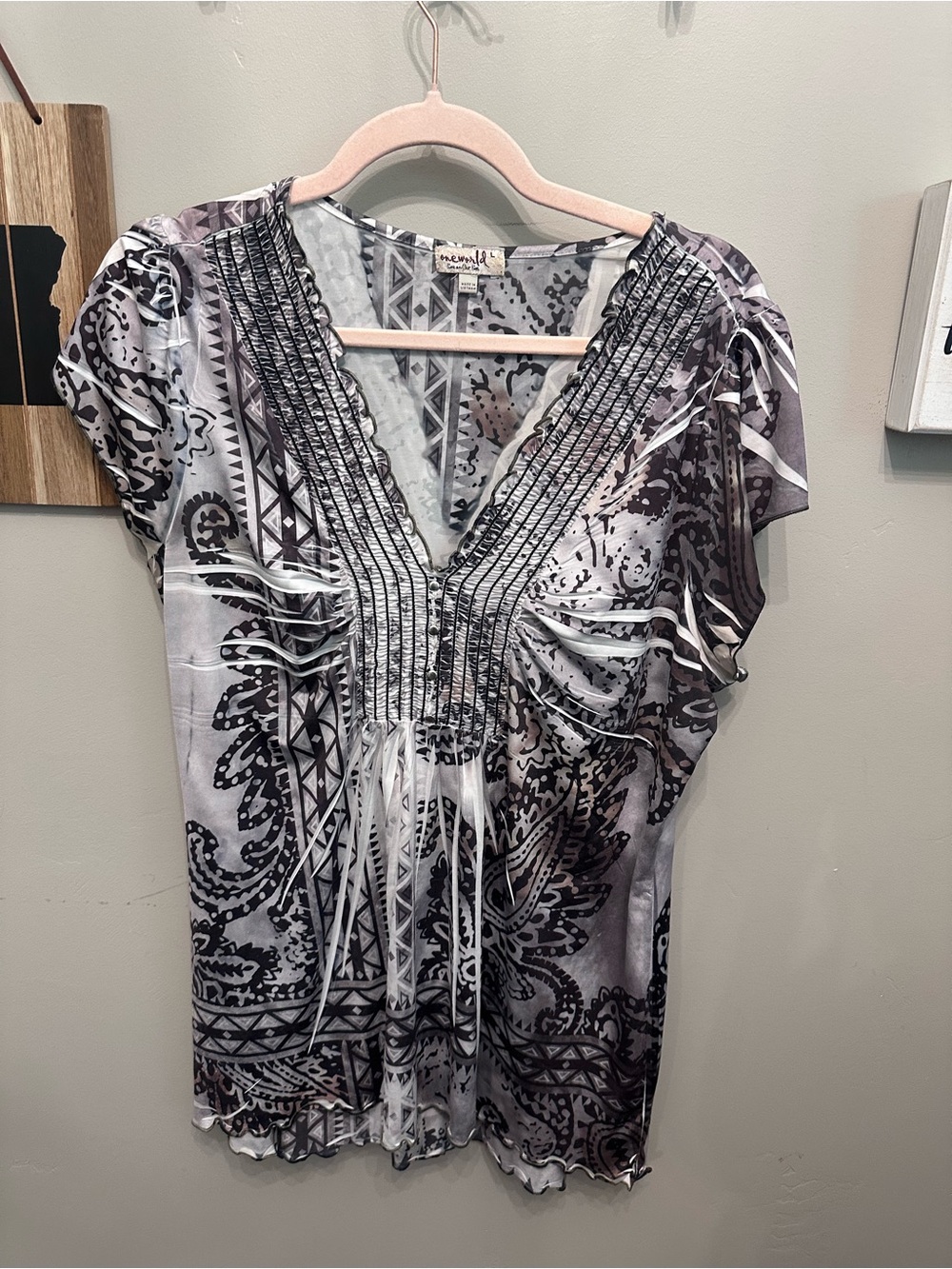 ONE WORLD Gray & White Printed V-Neck Blouse